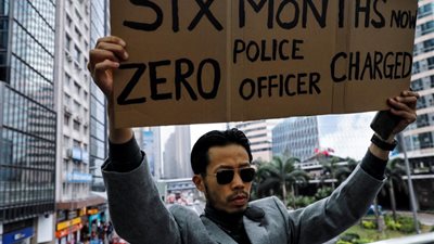 متظاهرو هونج كونج يحتفلون بمرور 6 أشهر منذ أول صدام كبير مع الشرطة