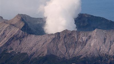 ارتفاع عدد ضحايا بركان نيوزيلندا إلى 10 قتلى   