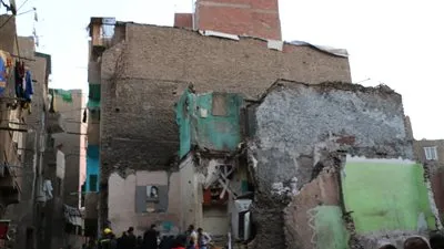 انهيار عقار بحى بولاق وانتشال 5 مصابين 