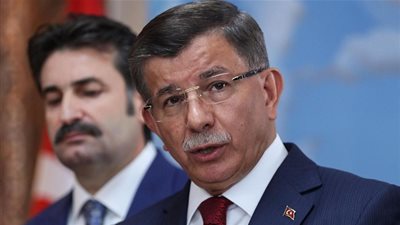 رئيس وزراء تركيا السابق يطالب بتشكيل حزباً سياسياً جديداً