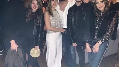 أنغام تهنيء محمد الشرنوبي على خطبته من مديرة أعمالها 