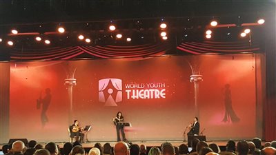 الجمهور يتوافد على مسرح شباب العالم في نسخته الثانية الليلة