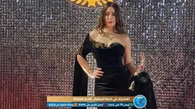 الجزائرية كاميليا ورد تشع جمالا وأنوثة في حفل جوائز 