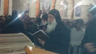 الأنبا يواقيم يترأس الصلاة على جثامين 4 مسيحيين من أسرة واحدة بأرمنت