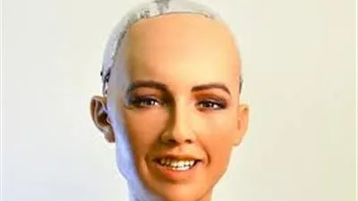الروبوت صوفيا يبعث رسالة فكاهية للعالم عن مصر.. تعرف عليها (فيديو)