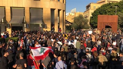مواجهات جديدة بين المتظاهرين والأمن اللبناني أمام مجلس النواب بساحة النجمة