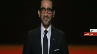 أحمد حلمي يمازح حضور منتدى شباب العالم: 