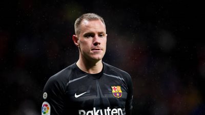 خطأ كارثي من شتيجن يهدي ريال سوسييداد الهدف الثاني أمام برشلونة (فيديو)