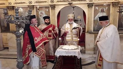 المطران نيقوديموس يترأس القداس الإلهي بكنيسة القديس إسبيريدون بحلوان 