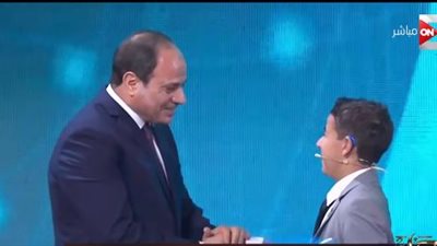 وائل الإبراشي يكشف المغزى من مصافحة السيسي للطفل زين بـ منتدى شباب العالم (فيديو)