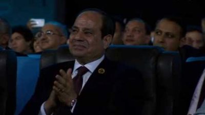 سر بكاء السيسي في افتتاح منتدى شباب العالم (فيديو)