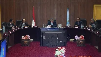 محافظ البحر الأحمر يلتقي بأعضاء النقل والمواصلات (صور)