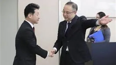 اليابان وكوريا الجنوبية تجتمعان في محاولة لحل النزاع التجاري 