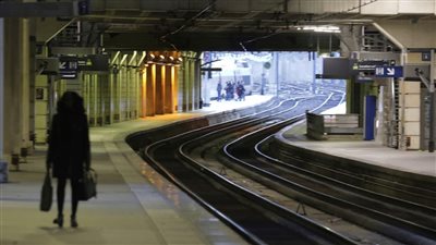 العمال بفرنسا يهددون بمزيد من الاحتجاجات