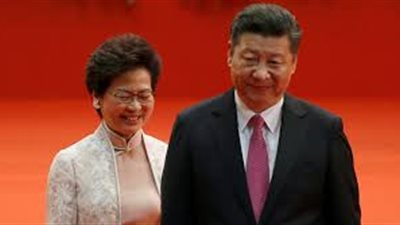 الرئيس الصيني يتعهد بدعم زعيمة هونج كونج