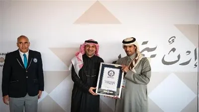 مهرجان الملك عبدالعزيز للصقور يسجل نسخته الثانية في موسوعة 