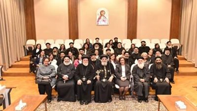 البابا تواضروس يلتقي كهنة ألماظة والهجانة وزوجاتهم