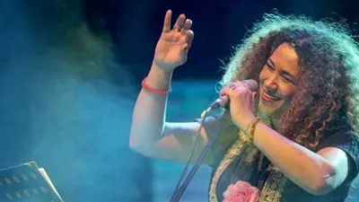 مطربة تونسية: عبد الباسط عبد الصمد صوته رباني (فيديو)