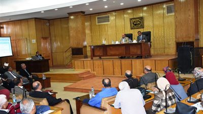 في أول اجتماع للتنفيذيين.. محافظ أسوان: لن نسمح بأي معوقات أو فساد إداري 