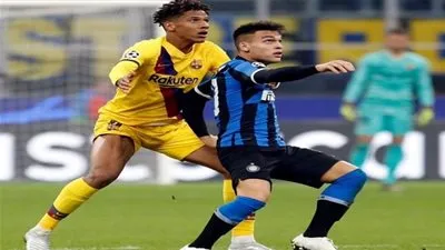 مدافع برشلونة يقترب من ميلان