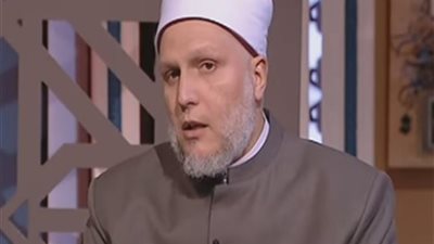 هل لمس المرأة في المواصلات ينقض الوضوء؟.. الإفتاء ترد