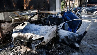 أنصار حزب الله يهاجمون عدة معسكرات احتجاجية في لبنان