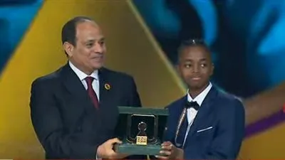 السيسي يكرم نماذج شبابية بمنتدى شباب العالم 