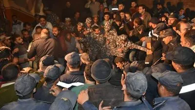 رفع درجة الاستعداد القصوى بمستشفيات الشرقية.. وتوفير فصائل الدم بعد انهيار عقار فاقوس (صور)