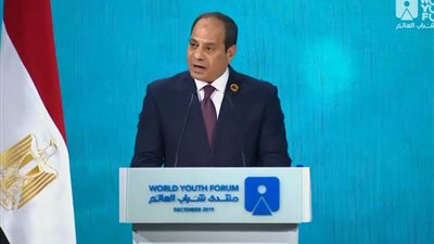 السوشيال ميديا تستخدم في هدم الدول.. أقوي رسائل السيسي بمنتدي الشباب
