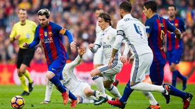موعد مباراة برشلونة ضد ريال مدريد والقنوات الناقلة والتشكيل ومعلق المباراة اليوم
