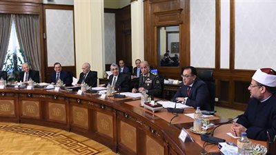 رئيس الوزراء يُكلف بتشكيل مجموعة عمل وزارية لتنفيذ توصيات منتدى الشباب