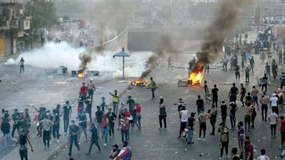 العراق: متظاهرون يقطعون الطرق المؤدية إلى مينائي أم قصر وخور الزبير