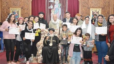 تسليم شهادات 