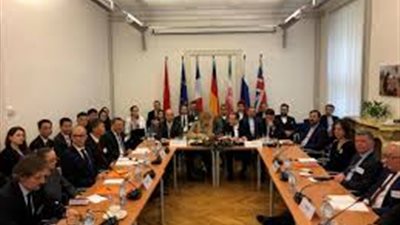 رئيس الوزراء الياباني يطلب من 