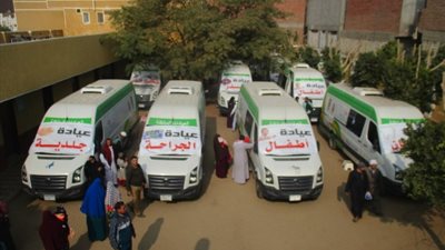 حياة كريمة.. قافلة طبية تفحص 1600 مريضًا بالمجان في بني سويف (صور)
