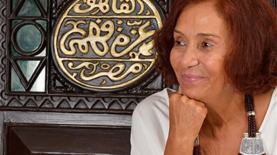 بدأت مشروعها بـ3 جنيهات.. أشهر مصممة حلي في العالم تروي قصة نجاحها (فيديو)