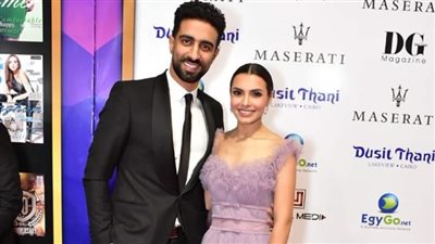 كارمن سليمان وزوجها يخطفان الأنظار في حفل توزيع جوائز الديرجيست