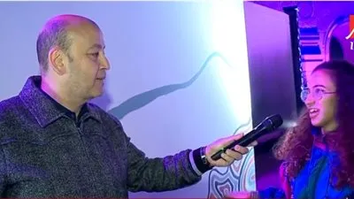 رسامة مصرية تروي لعمرو أديب تجربتها بمهرجان 