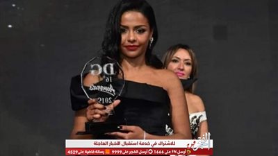 أسماء أبو اليزيد تفوز بجائزة أفضل ممثلة شابة من دير جيست 