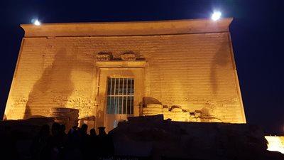 فيديو لحظة تعامد الشمس على قدس الأقداس بمعبد قصر قارون