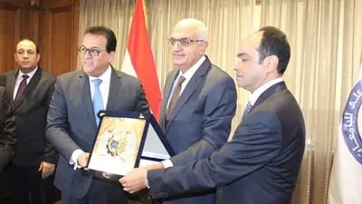 فوز جامعة المنصورة في التحول الرقمي بين الجامعات المصرية 