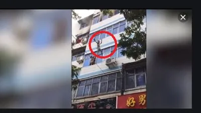 خافت ليتفحموا.. أم تلقي بأولادها من الدور الرابع بعد اشتعال النيران في شقتهم