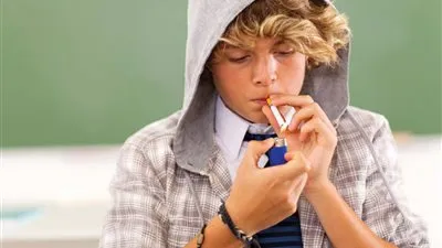 بعد قرار ترامب بحظر بيع السجائر للمراهقين.. خبراء: أضرارها بالجملة