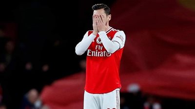 مدرب ارسنال السابق يطعن مسعود اوزيل من الخلف بسبب الصين 