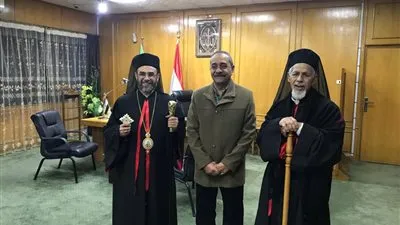 مُطران الإسماعيلية للأقباط الكاثوليك يلتقي المحافظ