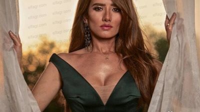 زينة تغازل جمهورها من كواليس فيلمها الجديد 