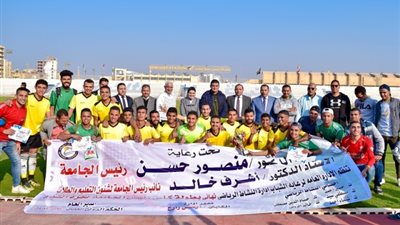 كلية التربية الرياضية تفوز بكأس رئيس جامعة بني لكرة القدم (صور)