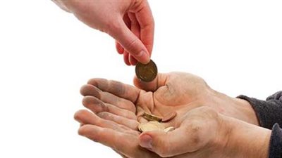 هل يجب على المديون الصدقة؟ الإفتاء تجيب 