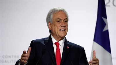 الرئيس التشيلي يصوت علي دستور جديد