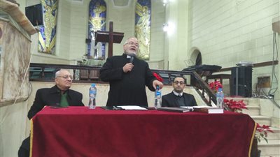 الأب بولس جرس يشارك في ندوة عن الأسرة بـ